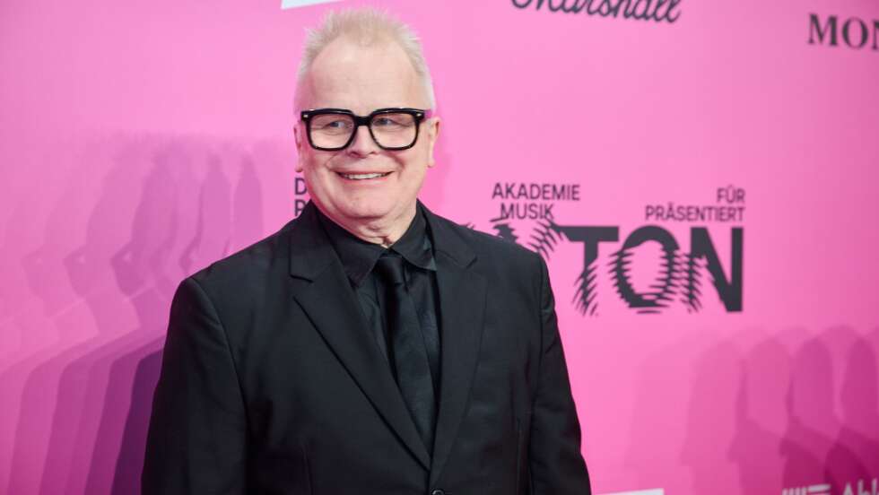 Herbert Grönemeyer schlüpft ins Hasenkostüm