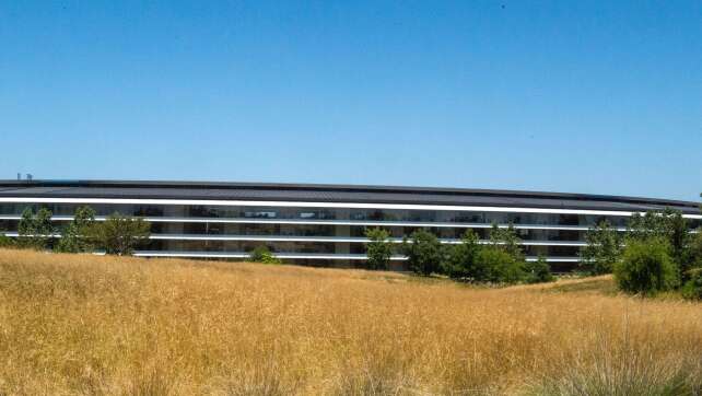 Paul McCartney spielt bei Apple zum 50. Firmenjubiläum